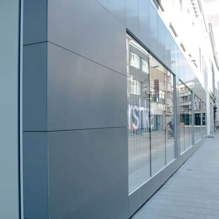 Eine HIMACS Fassade für Bershka